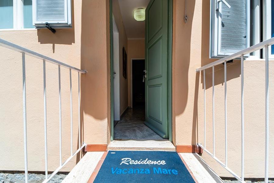 Residence Vacanza Mare Марина-ди-Кампо Экстерьер фото