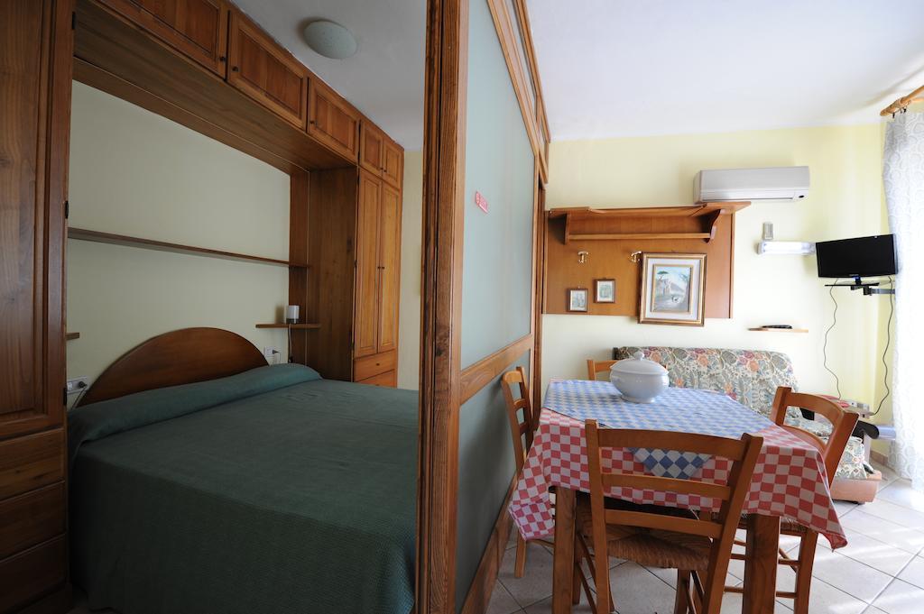 Residence Vacanza Mare Марина-ди-Кампо Экстерьер фото